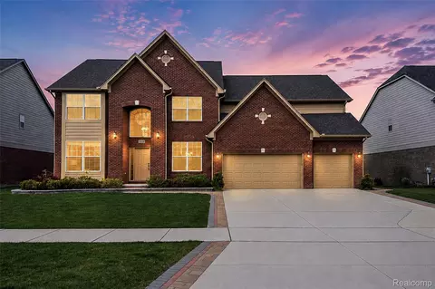 4119 Stonington Dr, Troy, MI 48085