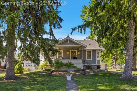 495 Lincoln Ave, Clawson, MI 48017