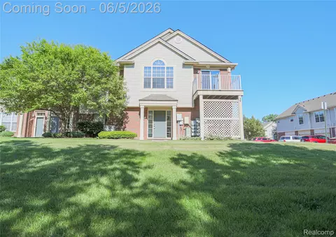 1859 Flagstone Cir, Rochester, MI 48307