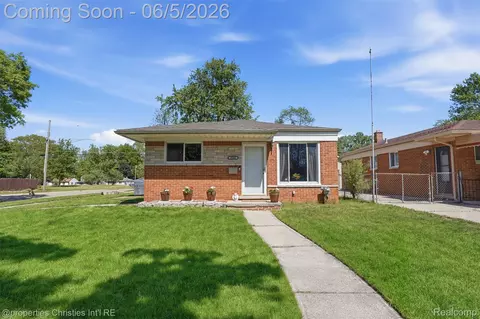 8982 Beatrice St, Livonia, MI 48150