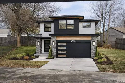 16641 Stephens Dr, Eastpointe, MI 48021