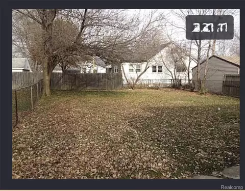 16641 Stephens Dr, Eastpointe, MI 48021 photo 2