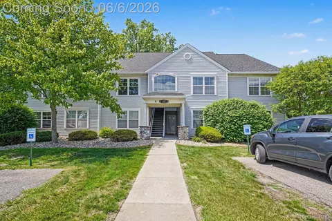 12398 Saint Andrews Way, Fenton, MI 48430