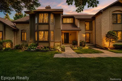 20485 Villa Grande Cir, Clinton Township, MI 48038