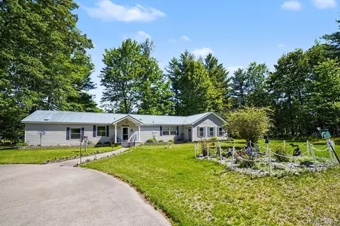 4772 S Bard Rd, Beaverton, MI 48612