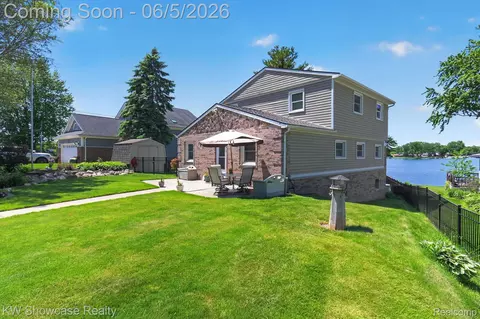 3415 Highland Blvd, Highland, MI 48356