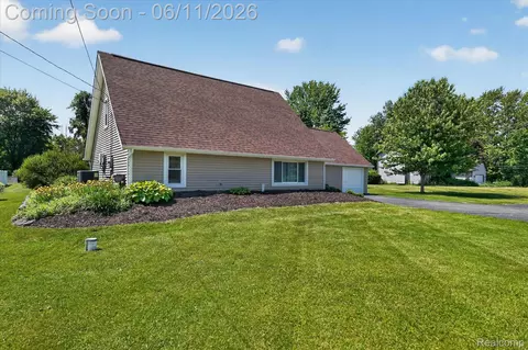 5464 E Maple Ave, Grand Blanc, MI 48439