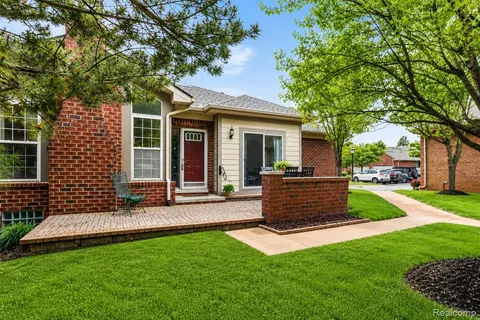 50150 Scott Ct #36, Shelby Township, MI 48317