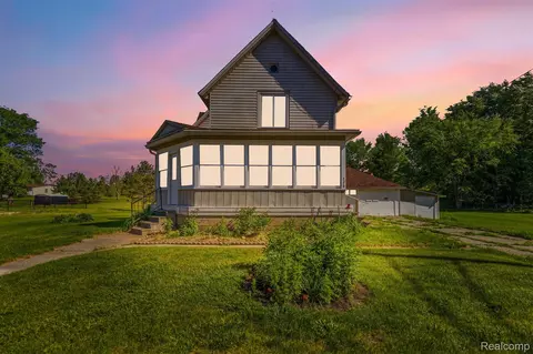 7219 Main, Kimball, MI 48074