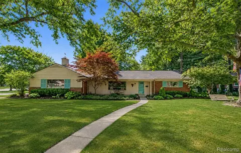23270 Fleming Dr, Farmington Hills, MI 48335