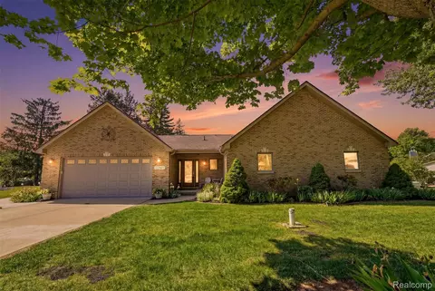 7477 Ore Knob Dr, Tyrone, MI 48430