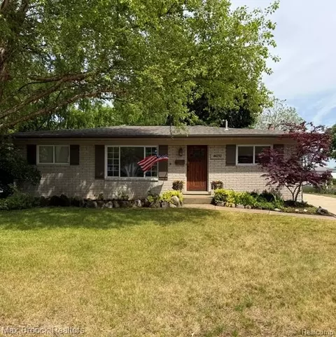 44252 Felstone Dr, Sterling Heights, MI 48313