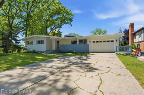 2549 Riverwood Dr, Port Huron, MI 48060