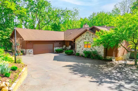 2555 Marion Acres St, Commerce, MI 48382
