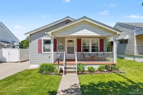 3270 Charles St, Trenton, MI 48183