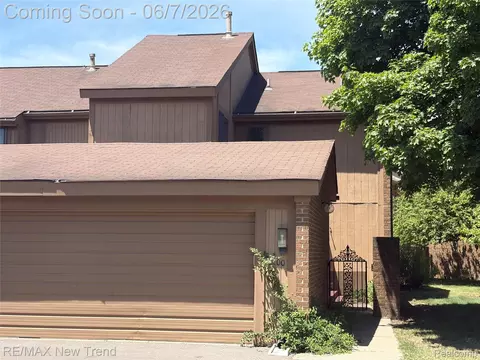 6200 Andrea Ln, West Bloomfield, MI 48322