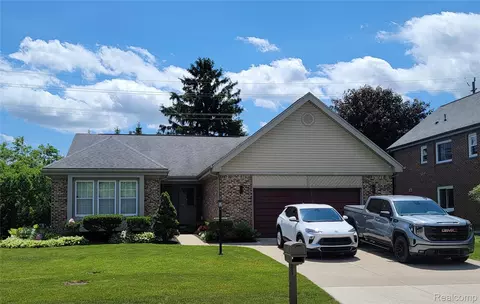 201 Sandalwood Dr, Rochester Hills, MI 48307