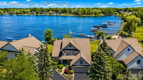 3300 Mimosa St, Commerce, MI 48390