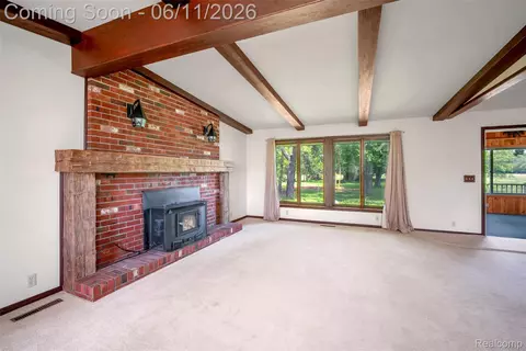Living - 607 E King St, Corunna, MI 48817 photo 4 of 6