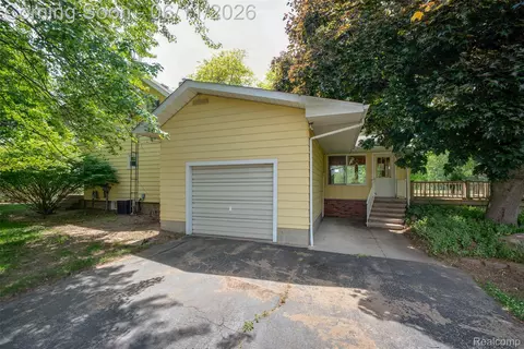 Exterior - 607 E King St, Corunna, MI 48817 photo 4 of 10