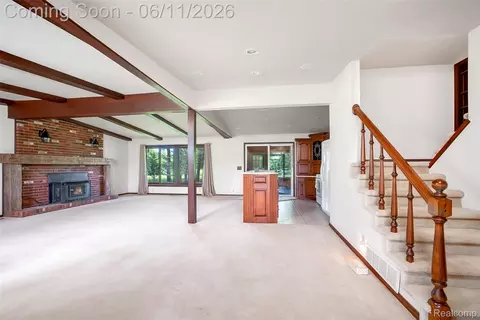 Living - 607 E King St, Corunna, MI 48817 photo 2 of 6