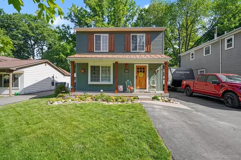 3544 Fort Dr, Waterford, MI 48328
