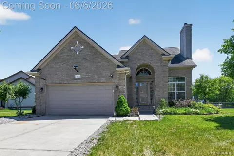 5324 Sequoia Ct, Grand Blanc, MI 48439