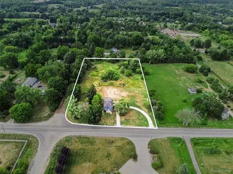 5031 Oakwood Rd, Brandon, MI 48462