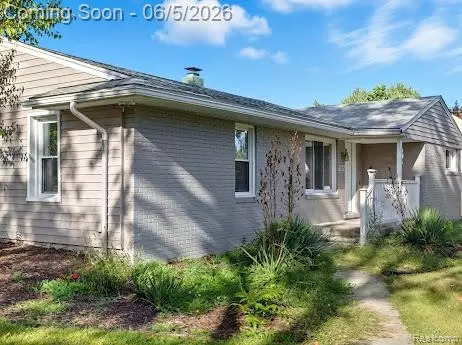 2075 Gulliver Dr, Troy, MI 48085