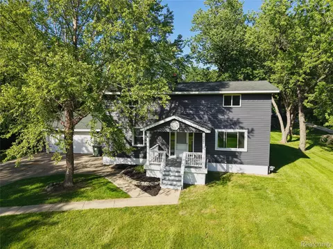 1460 W Silverbell Rd, Lake Orion, MI 48359