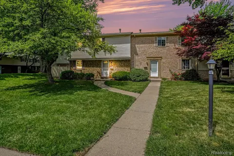 887 Kirts Blvd, Troy, MI 48084