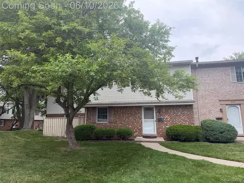 877 Kirts Blvd, Troy, MI 48084