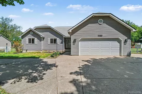 4660 Woodhull Dr, Independence, MI 48346