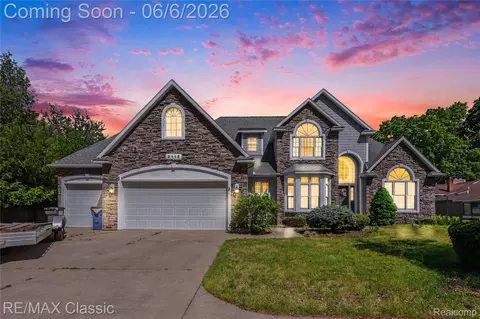 5118 S Shore Dr, Fruitland, MI 49461
