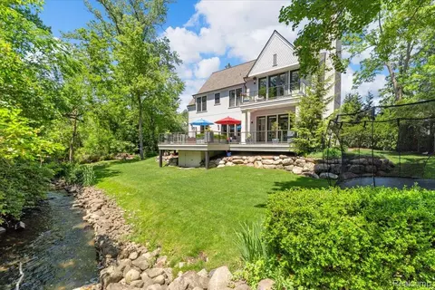 195 Baldwin Rd, Birmingham, MI 48009