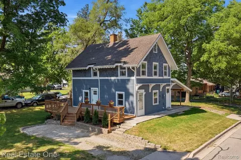 519 Franklin St, Brighton, MI 48116
