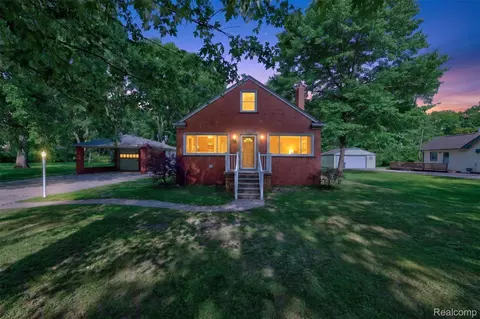 11115 Mckinley St, Taylor, MI 48180