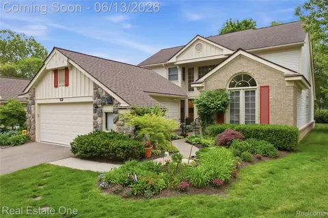 6011 Simsbury Ct #12, West Bloomfield, MI 48322