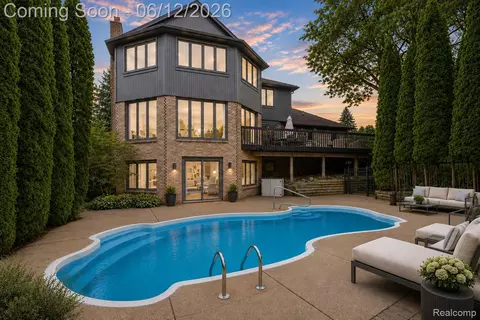 1966 Mapleridge Rd, Rochester Hills, MI 48309