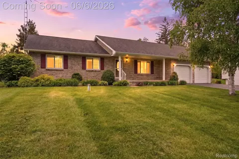 2482 Valley Lane Dr, Grand Blanc, MI 48439