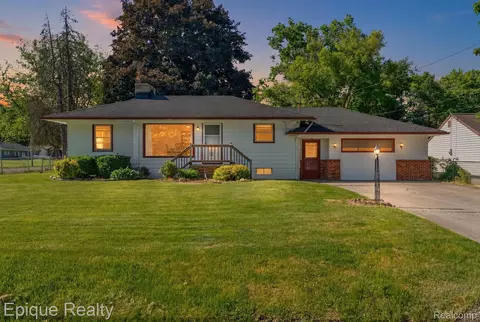 2324 Edwards St, Grand Blanc, MI 48439