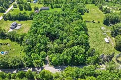 3075 Crandall Rd, Howell, MI 48855
