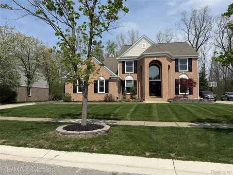 47272 Woodlong Dr, Canton, MI 48187