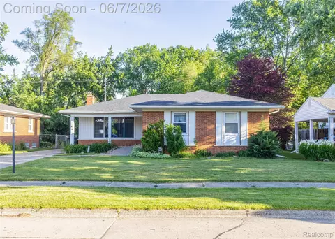 29447 Ravine Dr, Livonia, MI 48152