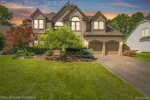 6294 Lindsay Ct, West Bloomfield, MI 48324