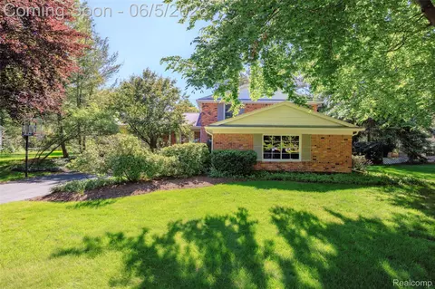 19646 Wilshire Blvd, Beverly Hills, MI 48025