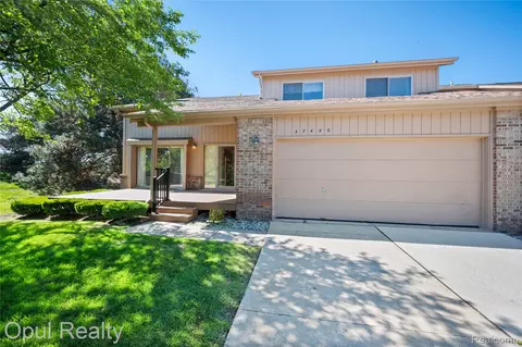 37440 N Laurel Park Dr, Livonia, MI 48152