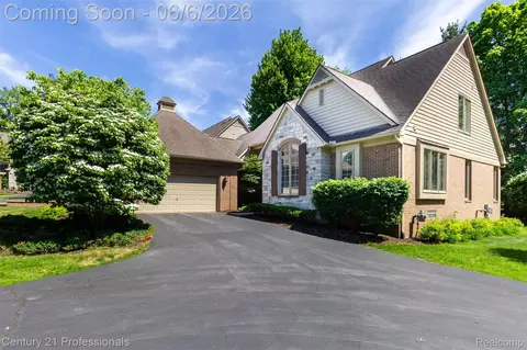 29401 Windmill Ct, Farmington Hills, MI 48334