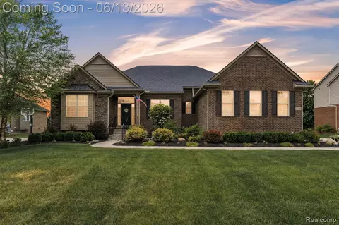 23719 Stoneleigh Dr, Lyon, MI 48178