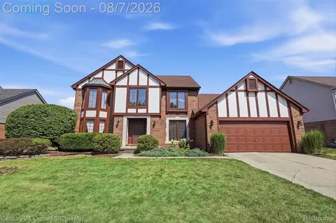 19176 Fairlane Ct, Livonia, MI 48152